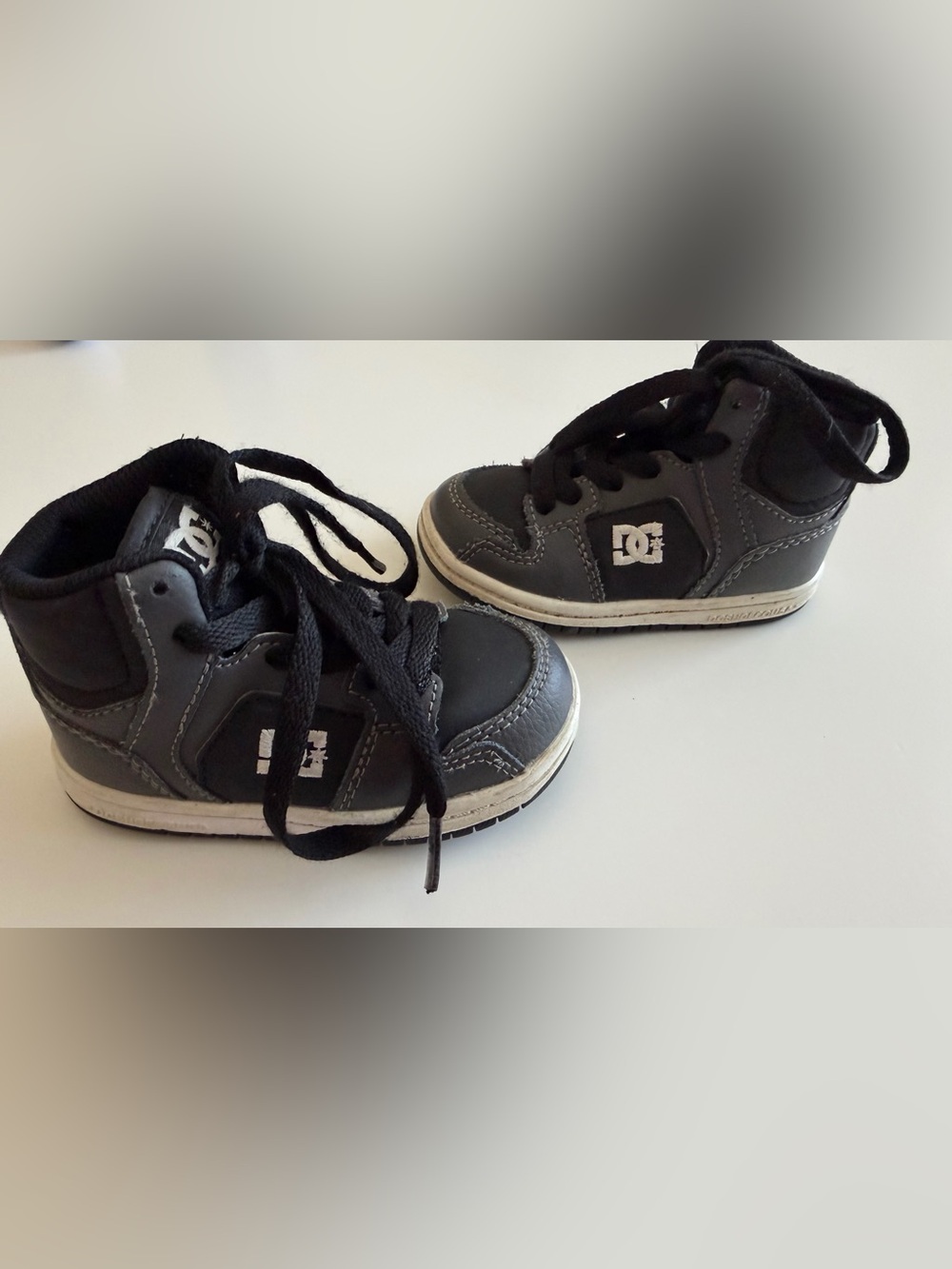 DC Shoes Baby/Toddler Size 5 Black, Gray, White High Top Skate Sneakers GUC